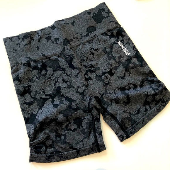 Gymshark Pants - Gymshark L Adapt Camo Seamless Shorts